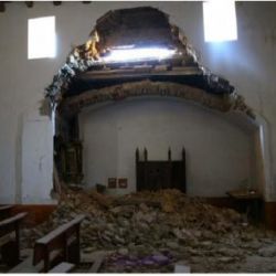 Derrumbe de arco y bóveda de capilla sur.JPG 1   Derrumbe de arco y bóveda de capilla sur.